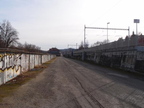 Hrozícím faktorem při realizaci podjezdu by bylo vyřešení rozdílu nivelet křížících se linií železnice x navržená místní komunikace.