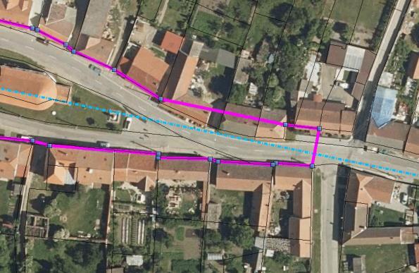V případě umístění garáží v podzemním podlaží není přípustný vjezd do garáže z ulice.