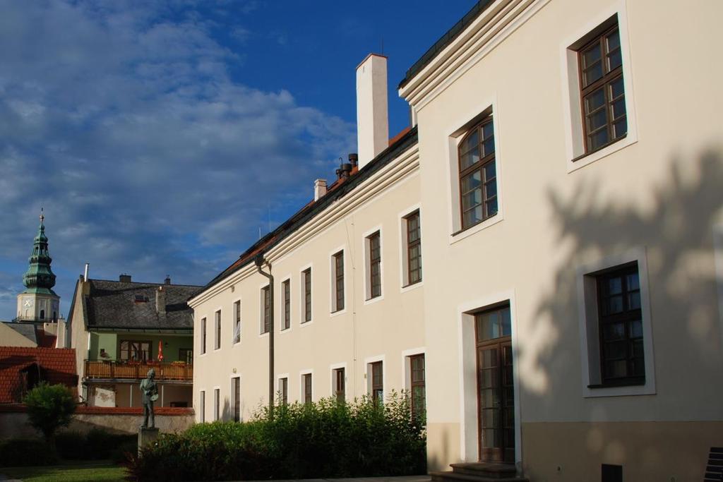 Základní umělecká škola Kroměříž Jánská 31, 767 01 Kroměříž Výroční zpráva o činnosti školní rok 2012/2013 Atrium ZUŠ Kroměříž 1882