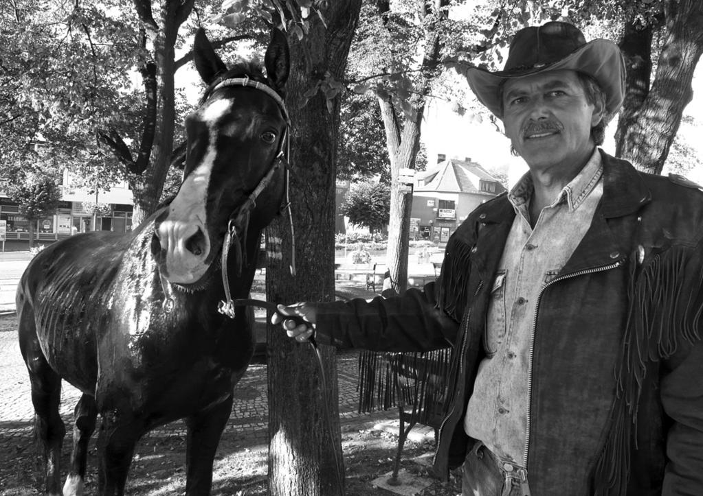 www.sedlcansky-kraj.cz SEDLČANY - Sedlčany bývají snad každoročně místem na trase doručování pošty v duchu westernových tradic. Pony Express jižní a východní trasy tu měl zastávku i letos.
