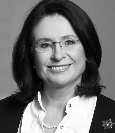 S ohledem na vedra samo- Vysoký Chlumec se stal městysem. Co to lidem přináší? Miroslava Němcová, předsedkyně poslanecké sněmovny, žádosti Vysokého Chlumce vyhověla. Foto: Studio H.