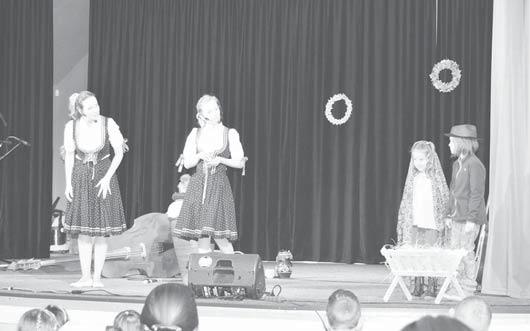 ADVENTNÍ VÝLET DO REGENSBURGU Martina Zelenková Stejně jako v předchozích letech se i letos vypravili (nejen) nučičtí občané na adventní výlet.