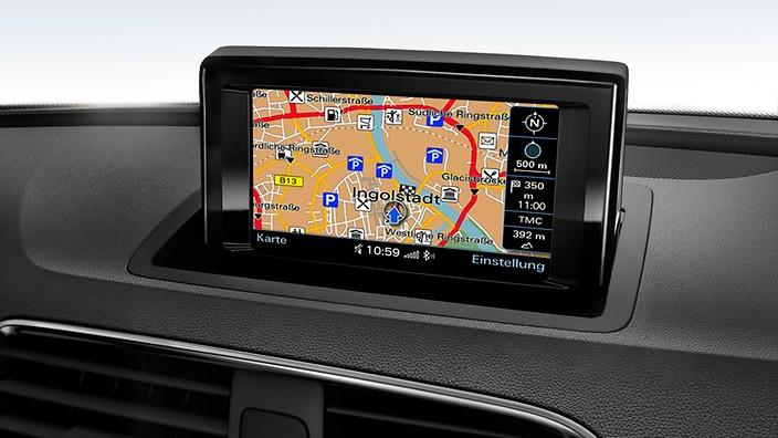 paket Obsahuje paket Connectivity (Audi music interface, rozhraní bluetooth s Bluetooth-Audiostreaming, příprava pro navigaci, přídavná čtečka karet SDHC); navigace,