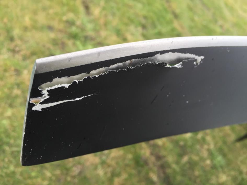 Incident Diamond DA42 - pokračování Praskliny na
