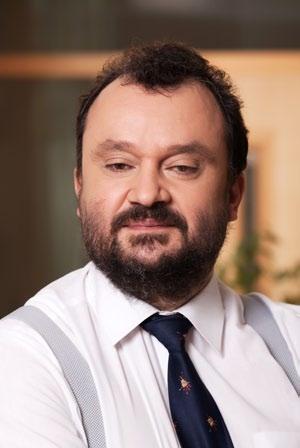 Studoval na Vysokém učení technickém v Brně, Fakulta strojního inženýrství, obor Hydraulické a pneumatické stroje a zařízení.