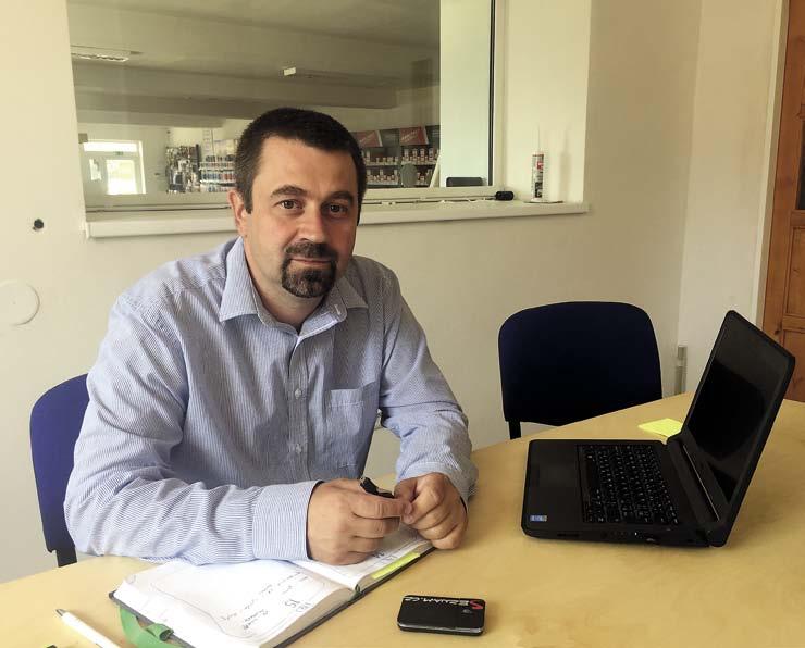 Oslavenec Martin Šimíček pracuje u dřeva od studií na vysoké škole V současnosti zastáváte pozici oblastního vedoucího. Co děláte a které sklady máte na starost?