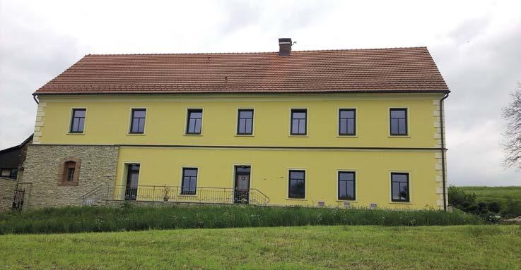 Na zakázce byly použity dřevěné profily EURO68 s povrchovou úpravou v tmavě zelené barvě.