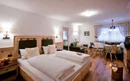 Dolomiti Superski 7 ne HOTEL & RESIDENCE PUSTERTALERHOF C 74 10 km poloha: Chienes, centrum - 200 m, skiareál Kronplatz / Plan de Corones - 10 km, skibus - 50 m vybavenost a služby: recepce / lobby /
