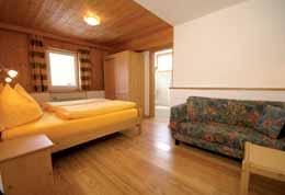 Dolomiti Superski 9 ne RESIDENCE AL CONTE C 74 10 ne APARTMÁNOVÝ DŮM VILLA MARIA 200 m poloha: Piccolino, centrum - 0 m, skiareál Kronplatz / Plan de Corones - 200 m, skiareál Alta Badia - 10 km,