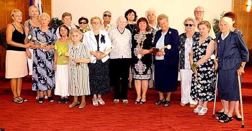 jubilanti v obradnej sieni Novomanželia Dingelisovci Novomanželia Marákovci V piatok 2. septembra 2011 sa scenár zopakoval.