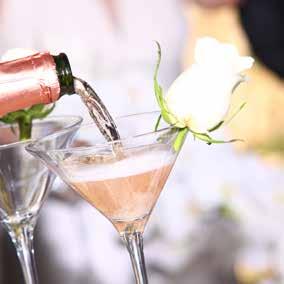2. KROK SLAVNOSTNÍ PŘÍPITEK PO OBŘADU PŘÍPITEK 0,15 l Moravský sekt / řada André (Brut, Demi Sec Rosé) 90 Kč / osoba