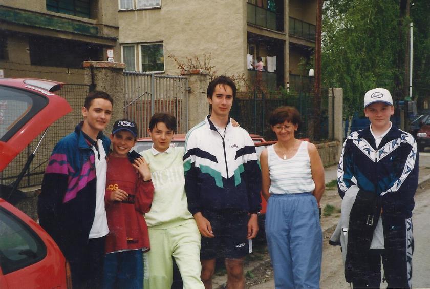 Družstvo dorastencov v roku 1996. Zľava: N. Kutlača, T. Rybanský, I. Rudolf, K.