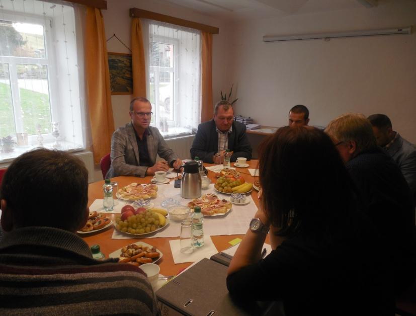 ČOV obcí Oldřiš a Borová. Cílem je do termínu podání žádosti vybrat zhotovitele stavby a zároveň stanovit realizační cenu za výstavbu kanalizace a ČOV včetně veřejných částí přípojek.