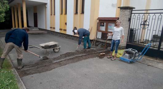 Ploty byly odstraněny občany, kteří se přihlásili do seznamu na obecním úřadě. Ploty a kůly tak byly odstraněny bez finančních nákladů obce.