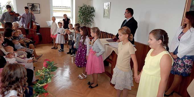 Vítání občánků 2016 Starosta přivítal devět dětí ve věkovém rozmezí 1 měsíc - 1 rok.