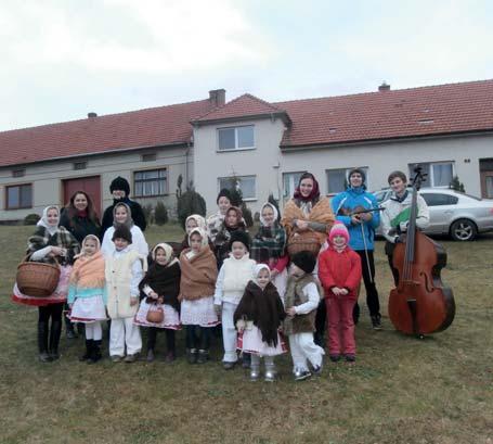 Nenkovjánek V roce 2007 byl založen dětský národopisný soubor Nenkovjánek paní učitelkou Jaroslavou Macháčkovou, která se o něj devět let pečlivě starala, připravovala děti na festivaly, soutěže,