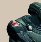 výpravě Raven Software. A naše zkušenosti to potvrzují. Quake 4 nejenže prozatím vypadá lépe a rozmanitěji než Doom 3, ale i jeho děj odhaluje příjemné změny a inovace. Za prvé.