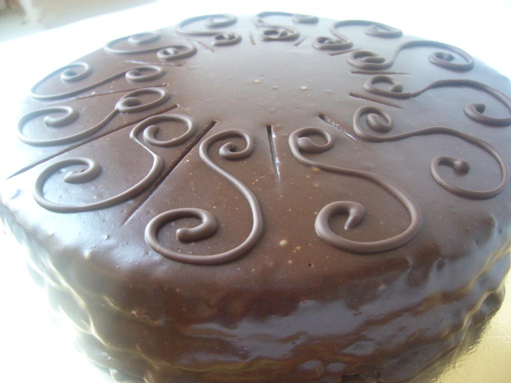 Sacher Vanilkový elegantní dort Vídeňský scher máslo, cukr, vejce, mouka,