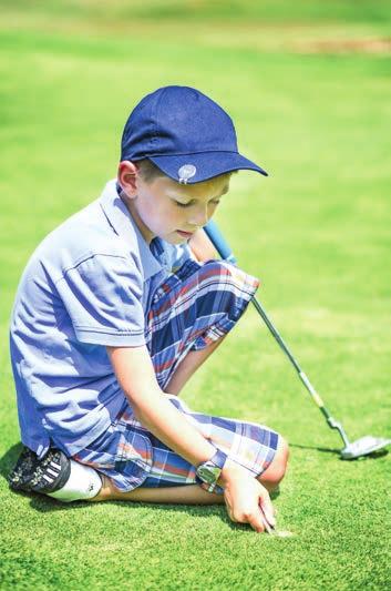 ETIKETA Víte, že průměrná rychlost švihu Tigera Woodse je 209 km/h? Běžný hráč PGA Tour švihá rychlostí 174 km/h, průměrný golfista 135 km/h a průměrná golfistka 100 km/h.
