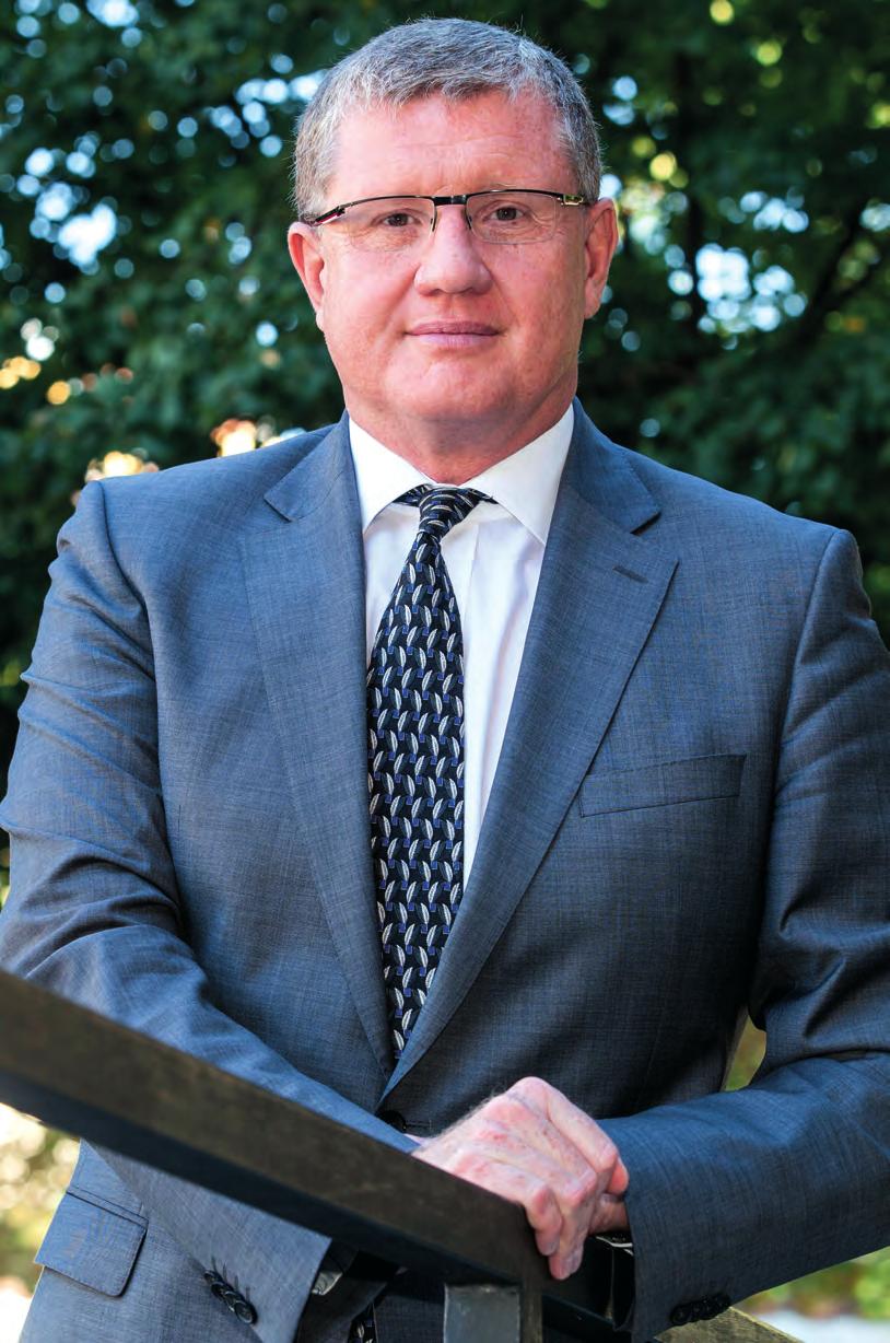finance Skončila éra unifikovaných produktů Pavel Schweiner má dlouholeté mezinárodní manažerské zkušenosti z oblasti finančnictví, bankovnictví a pojištění.
