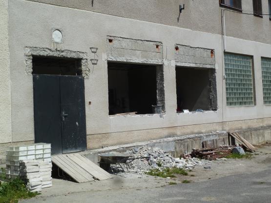 Fotografie z průběhu stavby a po dokončení Shrnutí nákladů a výnosů: Fotbalový stadion 2010 2011 2012 2013 2014 2015 Materiál propagační 83 Režijní materiál 19 528 24 603