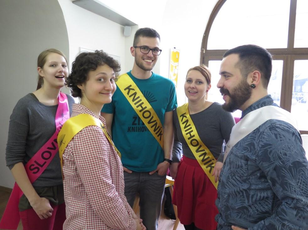 Dobrovolníci a stážisté Pomohli nám... V roce 2016 působilo v rámci ARPOKu 22 dobrovolníků.