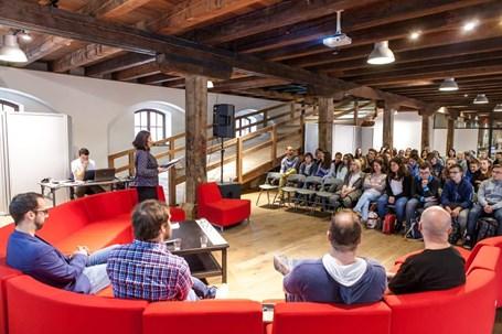 Na Pedagogické fakultě Univerzity Palackého probíhaly celoročně vstupy do výuky na Katedře společenských věd a na Katedře primární a preprimární pedagogiky.