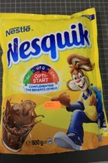 Nesquik výrobek ze se liší obsahem kakaového prášku a přidanými vitamíny (potvrzeno analyticky)