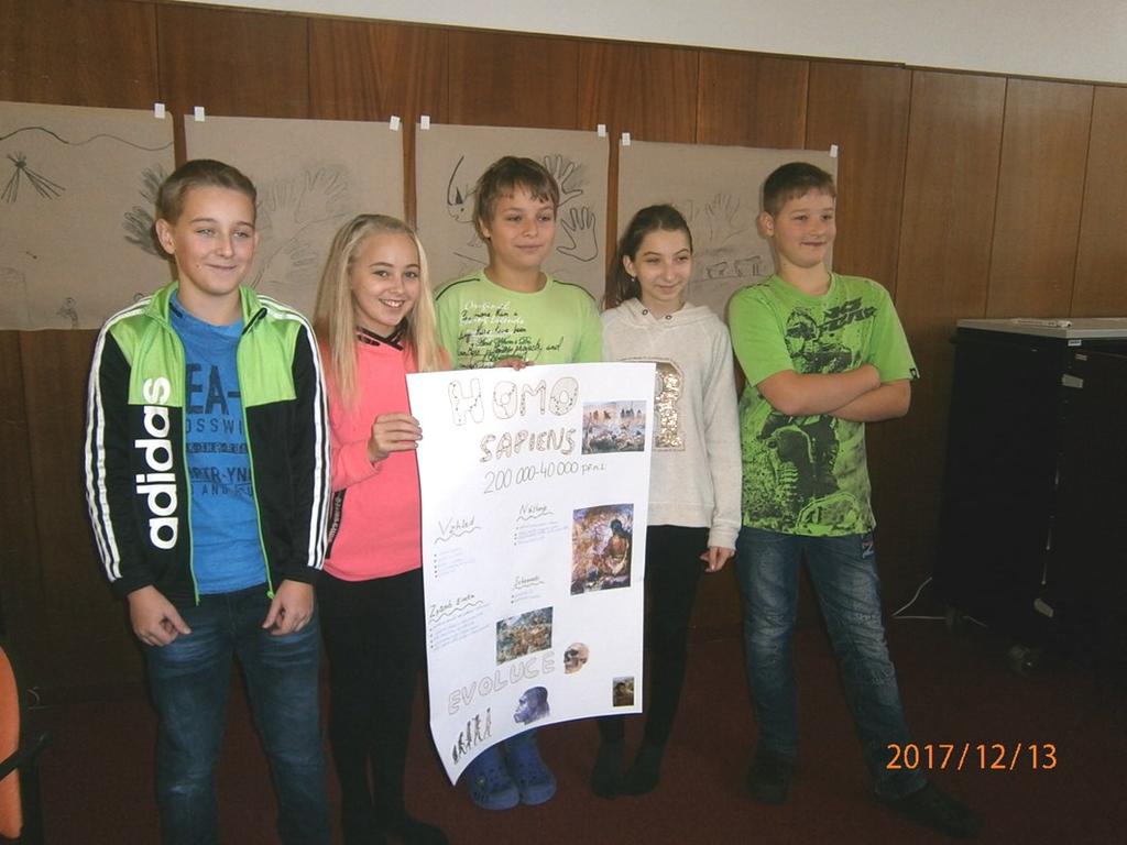Projektový den Okno do pravěku Ve středu 13. 12. 2017 jsme se my, šesté třídy, těšily do školy na neobvyklý způsob získávání informací.