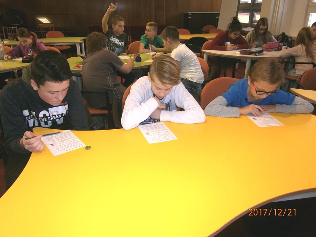 laboratoři (poznávání ořechů a bylin). Po sečtení bodů jsme se radovali ze 3. místa (9.A Březina, Laubová, Dvořáková) a 8. místa (9.B Jurčeková, Pražák, Makovičková).