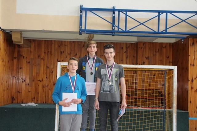 V tomto směru bych chtěl vyzdvihnout skvělou techniku Vojty Vacha, který se nakonec umístil až na pátém místě. Kategorie dívek 6. - 7.tř 1. místo Anežka Krajčová s výkonem 125 cm 2.