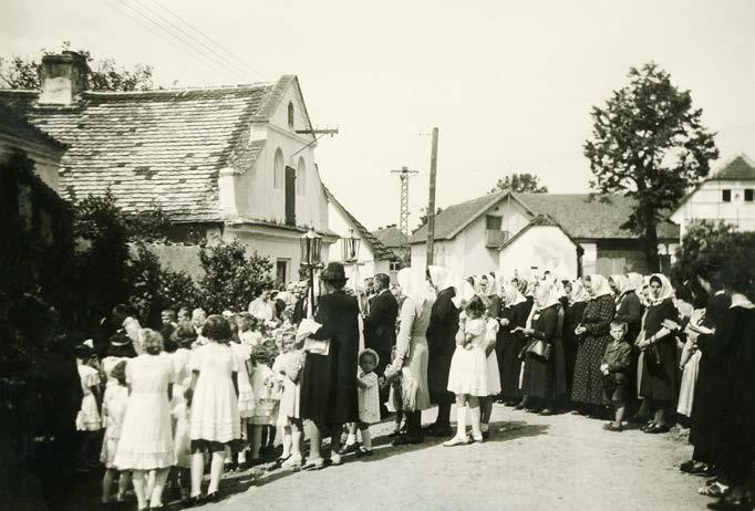 zajímavosti nemá ta dnešní mládež ani potuchy. Každého roku začátkem června slavíval se také svátek Božího Těla, neboli "Oltářů".