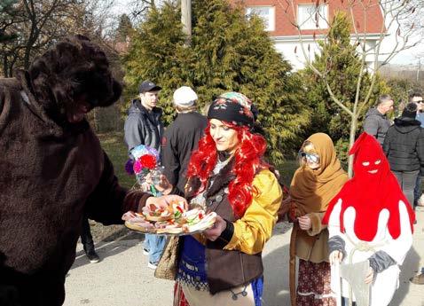 Klíč od něj přebírá vůdce průvodu masek laufr, alias Broňa Škoda, který tímto slibuje, že se maškary budou chovat slušně a netropit