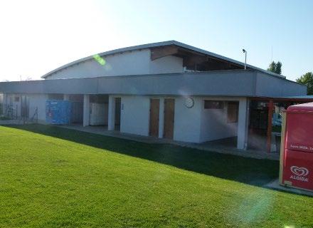 06B 06A 06a Plocha 06 Reklamný baner na strednom bufete, 3 strany Rozmery: Čelná strana: 1050 x 200 cm Pravá bočná: 1200 x 200 cm Ľavá bočná: 1870 x 200 cm Doba prenájmu: 4