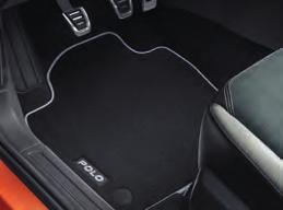 Praktický mechanizmus umožňuje pomocí pedálu ovládaného nohou sklopit nosič ve velkém úhlu 90 tak daleko od vozu, že i u automobilů s velkými zadními dveřmi je zajištěn bezproblémový přístup do