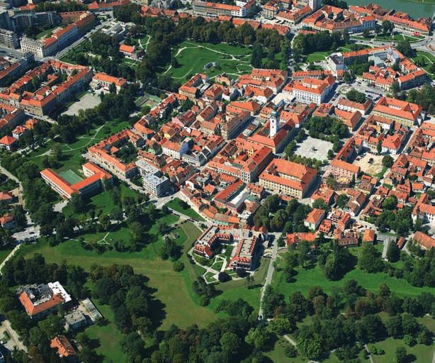 přenosu elektrické energie, a dalších Teslových objevů (19).