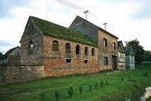 Architektonickou krásou se vyznačuje františkánský klášter ve Virovitici s kostelem svatého Roka (55), zvláště pak vnitřek kostela (50), klášterní nádvoří (56) a jídelna