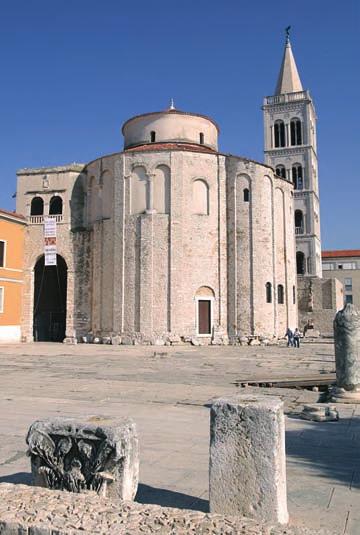 6 7 8 9 10 11 Zadarská oblast zahrnuje město Zadar, historické středisko Dalmácie, ostrovy Pag, Dugi otok, Ugljan, Pašman a řadu ostrůvků.