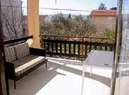 lůžkem a možností přistýlky). Kuchyň vybavená sporákem a lednicí, jídelní kout. Koupelna s WC. Balkon nebo terasa se zahradním nábytkem. Objekt: 4+1 os. č. 14838 2 oddělené ložnice (jedna s manžel.