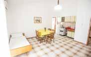 10965, 10998 II. patro (60 m 2 ). Dva stejně řešené apartmány, oba s krásnou vyhlídkou na moře. 2 oddělené ložnice, 1 s manželským lůžkem, druhá se 2 spojenými lůžky.