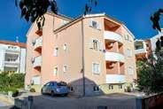 0,45 0,35 0,6 0,7 0,5 0,5 Apartmán IVO Lokalita: pěkně zařízený apartmán pro větší skupinu blízko centra Vodic. Wifi (zdarma). Možnost klimatizace za poplatek 8 EUR/den. Možnost parkování u objektu.