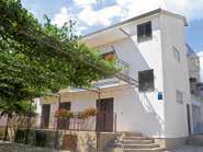 VODICE Další apartmány z letoviska Vodice naleznete na straně 142. Jedna z pláží v letovisku Vodice 0,45 0,4 0,6 Apartmán MARGITA Blata Lokalita: velmi pěkně zařízený apt.
