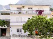 Parkování u objektu za poplatek 5 EUR/den. Objekt: Studio 2 os. č. 17898 2. patro. 20 m 2. Studio s manželským lůžkem, vybaveným kuchyňským koutem a místem pro stolování. Koupelna (sprcha) s WC.