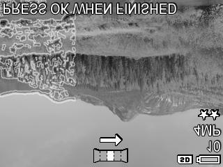 3 Zm te záb r pro vyfotografování druhého snímku. Všimn te si pr hledného p ekryvu obrázku prvního snímku v sekvenci umíst ného v levé t etin obrazovky živého zobrazení.