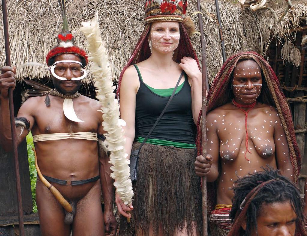 reportáž PÁTEK LIDOVé NOVINy Papua je jedním z posledních míst na světě, kde lze najít lidi nedotčené naší civilizací. Říká se, že tu stále žijí i kanibalové.