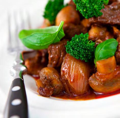 OBĚDOVÁ A VEČERNÍ MENU 3-CHODOVÉ MENU MINIMUM 10 OSOB PETRŽEL 1090 Kč Hovězí carpaccio obalené v pepři s rukolou, parmazánovými hoblinami a lanýžovým olejem Grilovaný