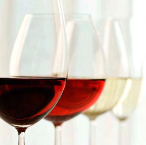 VINNÝ LIST Červená vína 150 ml 750ml Gato Negro Merlot 150 KČ 730 KČ Viña San Pedro Central Valley, Chile Šťavnaté, výrazně ovocné, se středně plným tělem Bordeaux Supérieur 155 KČ 760 KČ