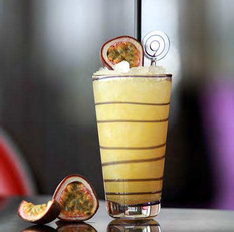 CLOUD 9 PŘÍDAVKY Nabídka originálních koktejlů 280 Kč za koktejl Mystic vodka, čerstvá limetka, zázvorový sirup, hnědý cukr Sunshine kokosový rum, čerstvý pomeranč a ananas, Campari, čerstvý citrón,