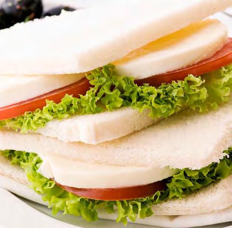 RAUTOVÁ NABÍDKA SENDVIČŮ RAUTOVÁ NABÍDKA SENDVIČŮ 3 VEGETARIÁNSKÉ Výběr sendvičů s krémovým sýrem a paprikami Výběr chlebíčků s vaječným salátem, sýrem brie a modrým sýrem s ořechy Tramezzini s