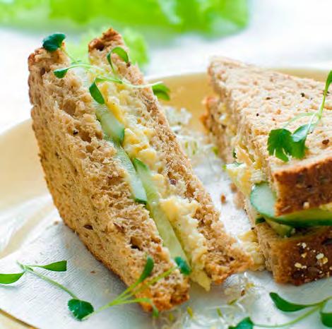 FINGERFOOD RECEPCE ŠTERNBERSKÝ PALÁC SLADKÉ POKUŠENÍ České mini dezerty Ovocná brochetta s